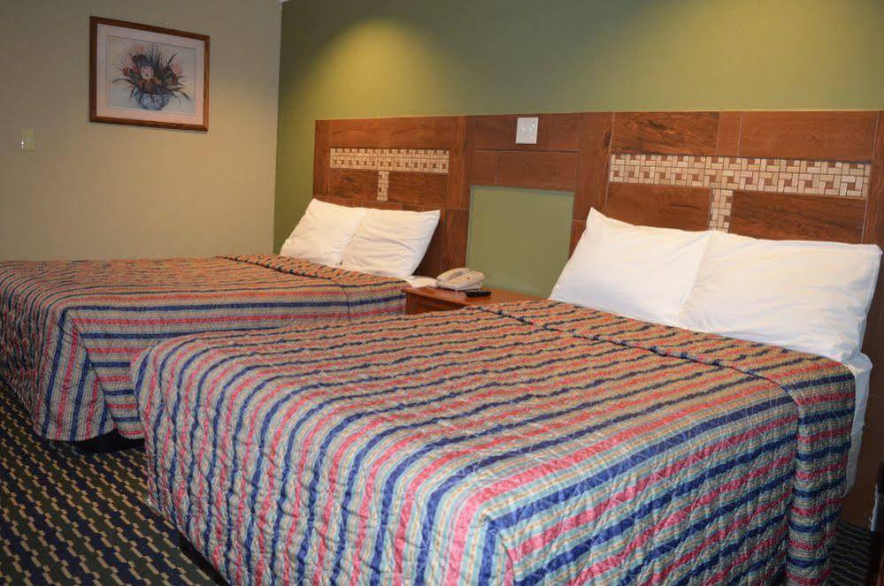 Budgetel Inn And Suites Ралей Екстериор снимка