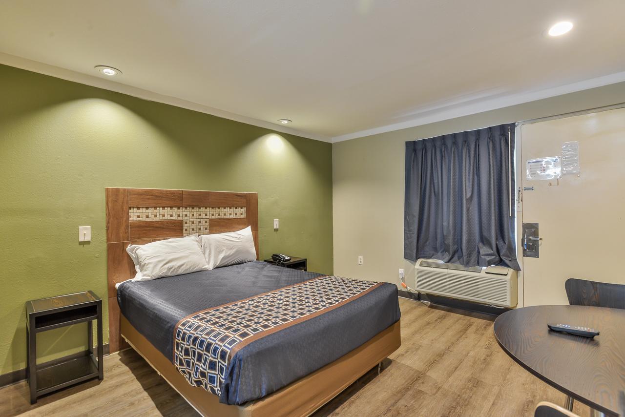 Budgetel Inn And Suites Ралей Екстериор снимка