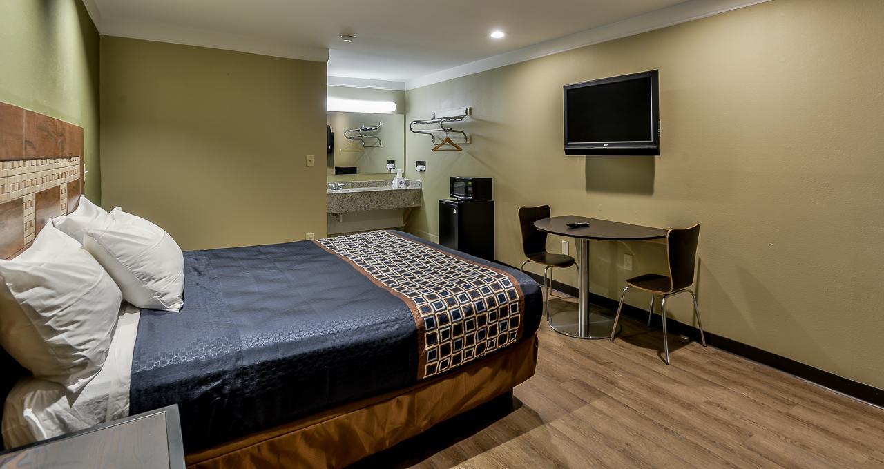 Budgetel Inn And Suites Ралей Екстериор снимка